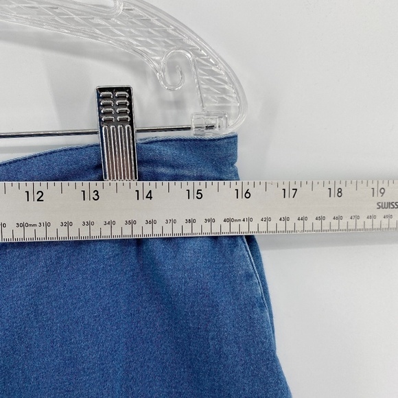Alfred Dunner Jean Shorts Women's Size 14 Blue Denim Capris Button Zip Closure - Picture 6 of 14